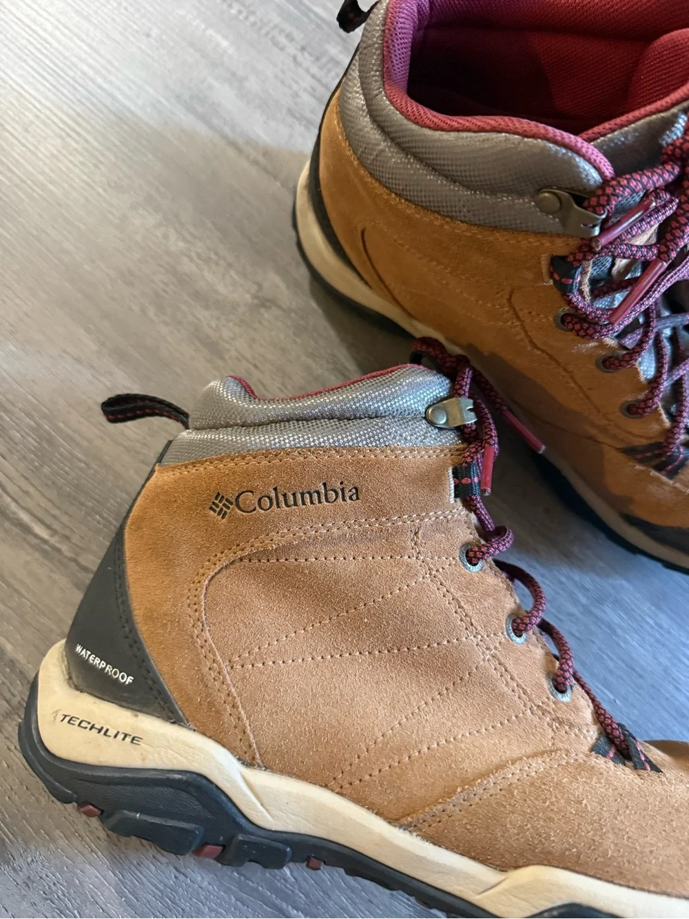 Columbia Mount Tan Men’s Trail Mid Boots